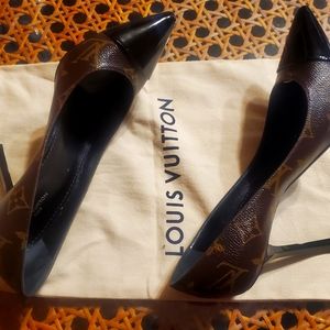 Authentic Louis Vuitton Pumps Size 6